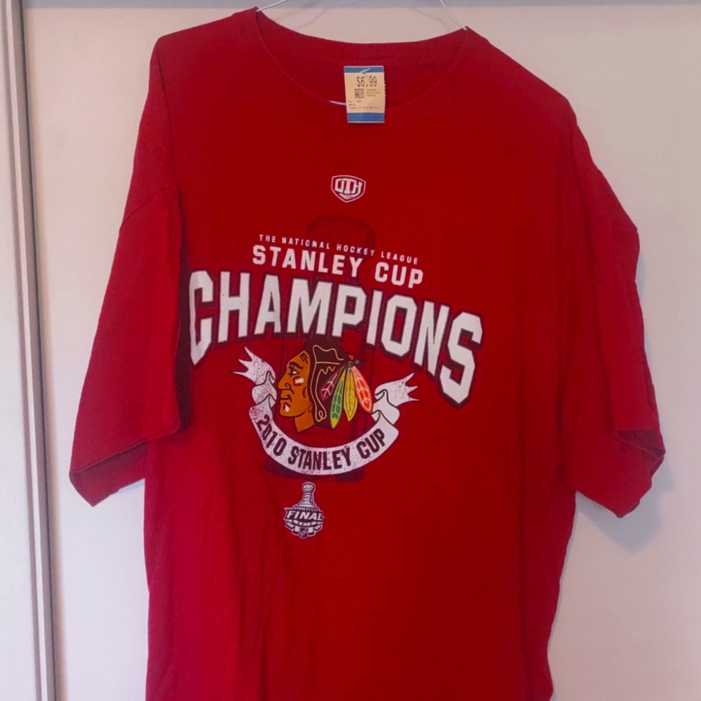 Vintage NHL Hockey Black Hawks Stanley Cup 2010 Tshirt 2XL new w/tags